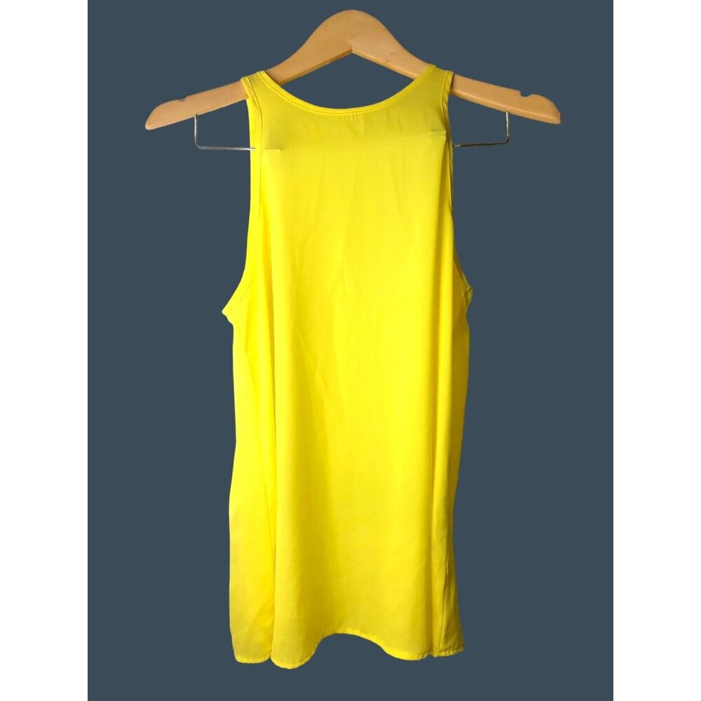 LULU'S -WOMENS YELLOW CREW NECK LIGHT WEIGHT BACK BUTTON CLOSURE TOP SIZE SMALL